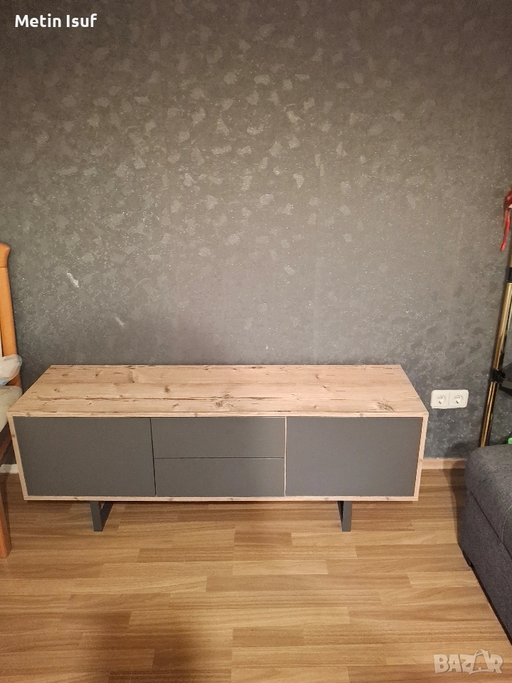 Продавам комплект шкафче,маса и гардероб ., снимка 1