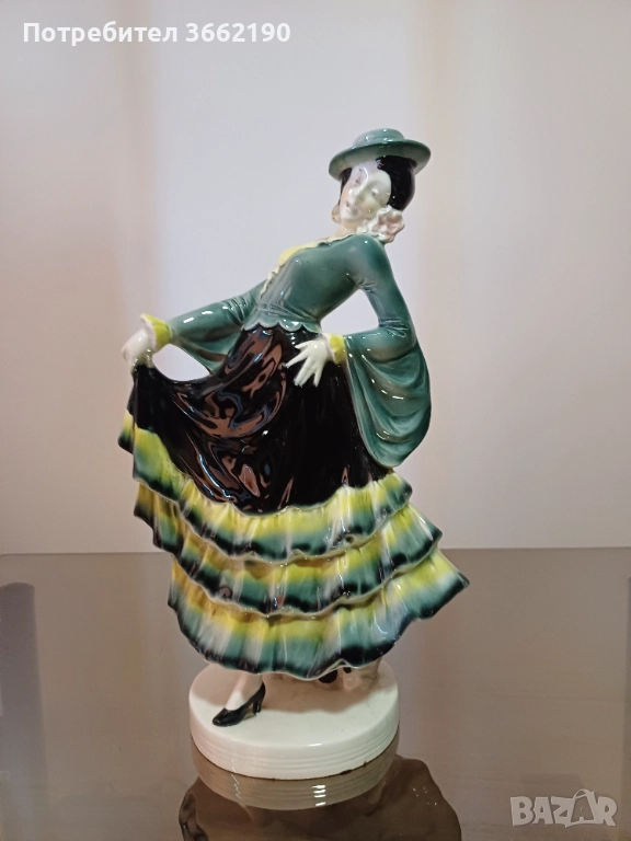 Порцеланова статуетка на танцьорка, снимка 1
