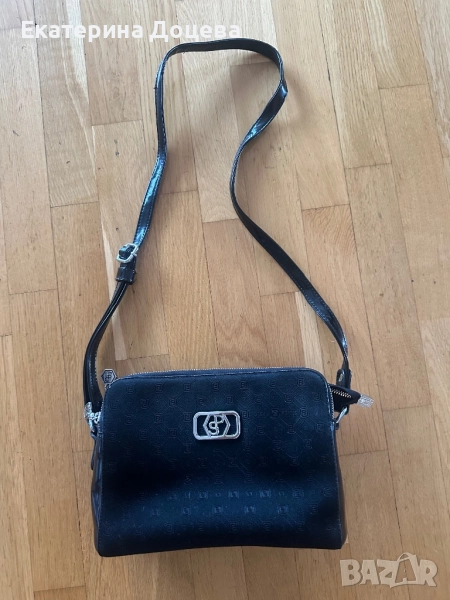 Черна чанта камбинация лак и текстил, снимка 1