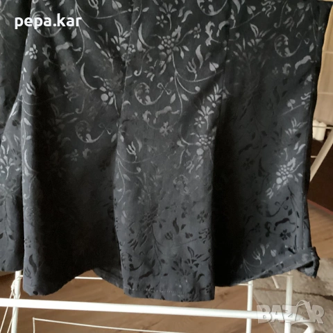 Черна пола  релефен сатен M разчер. Костюм, снимка 4 - Поли - 54004242