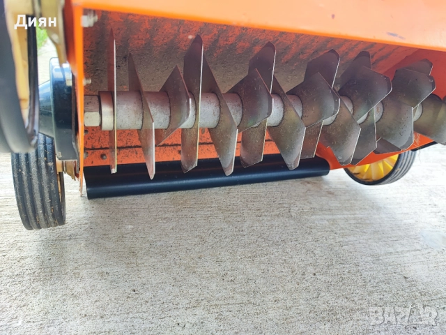 Продавам аератор/вертикулатор Vertikutierer 15-E-400, снимка 2 - Градинска техника - 51701111