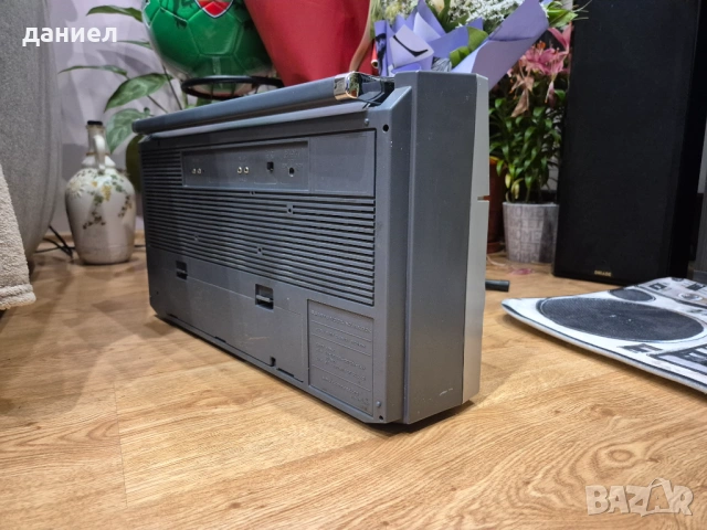 Касетофон SANYO M9830 с много добър външен вид, снимка 6 - Радиокасетофони, транзистори - 53900006