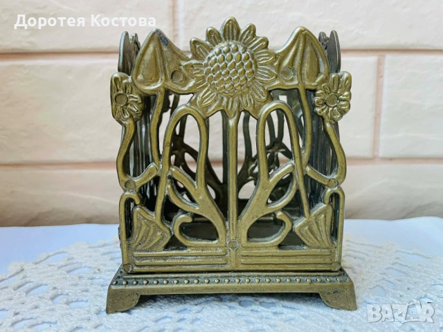 Красив месингов салфетник / поставка за прибори от Англия със слънчогледи, снимка 4 - Антикварни и старинни предмети - 54211014