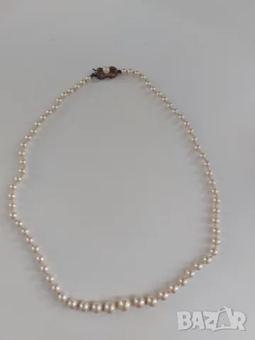 Колие с естествени перли и сребърна закопчалка