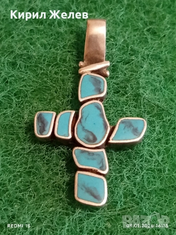 Сребърно кръстче висулка с инкрустиран Тюркоаз характерен за Индианските племена Зуни и Навахо 49804