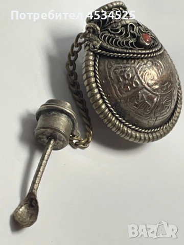 Тибетско/Непалско шишенце-медальон с мотив Гаруда – защитен амулет (сребърна сплав), снимка 2 - Антикварни и старинни предмети - 54173719