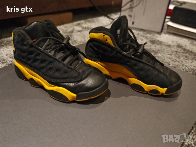 Детски баскетболни маратонки Jordan 13 Retro черно и жълто оригинални, снимка 3 - Детски маратонки - 53484773