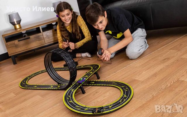 Scalextric Състезателна писта с коли Батман и Джокера Аутобан с лупинг , снимка 3 - Коли, камиони, мотори, писти - 45619518