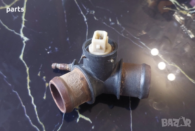 Датчик Температура и Фланец Ауди A3 8L (2) - VW Голф 4 - 1J0121087, снимка 2 - Части - 51662076