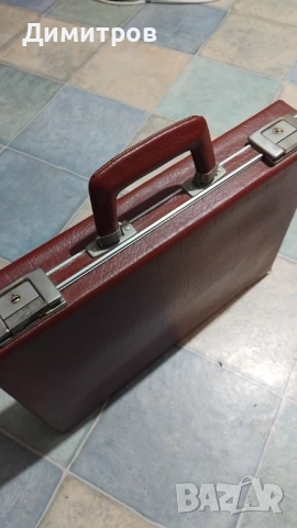 Соц червено куфарче , снимка 2 - Колекции - 53831149