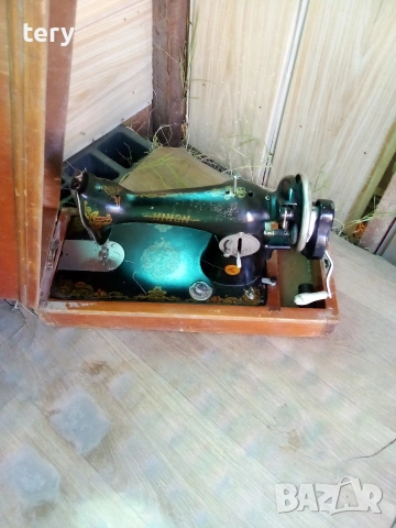 Продавам стара шевна машина руска Варна Център , снимка 2 - Антикварни и старинни предмети - 53014893