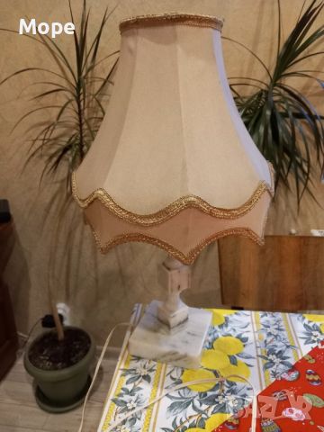 мраморна нощна лампа , снимка 1 - Настолни лампи - 45952761