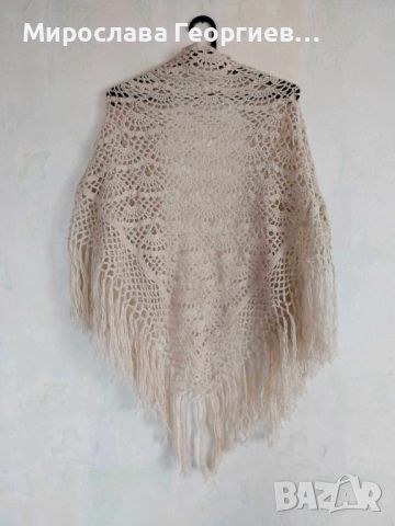 Ръчно плетени шалове от 70те години, Триъгълни с дълги ресни, снимка 5 - Шалове - 46452022