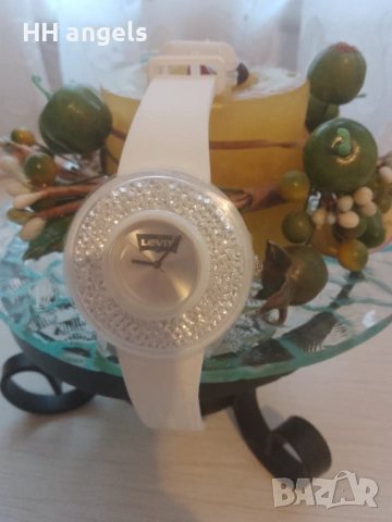 Levis дамски часовник с кристали Swarovski