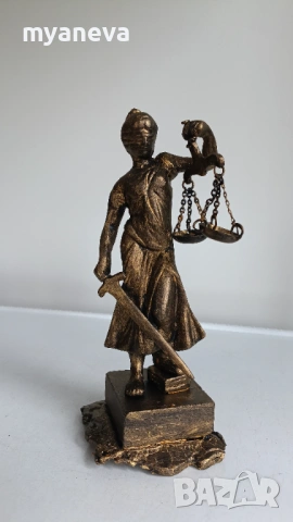 Темида (22 см), гръцката богиня на правосъдието и справедливостта., снимка 4 - Статуетки - 53561374