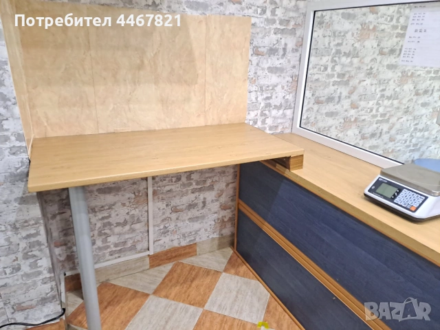 Продавам щанд с готварски дървен плот и витрина, снимка 2 - Друго търговско оборудване - 53508293