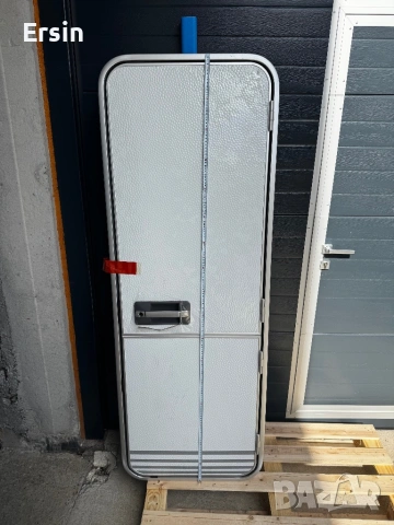 Оригинална врата за KNAUS  (Алуминиеви)(чисто нови) (налични 2 броя), снимка 9 - Къмпинг мебели - 48394447