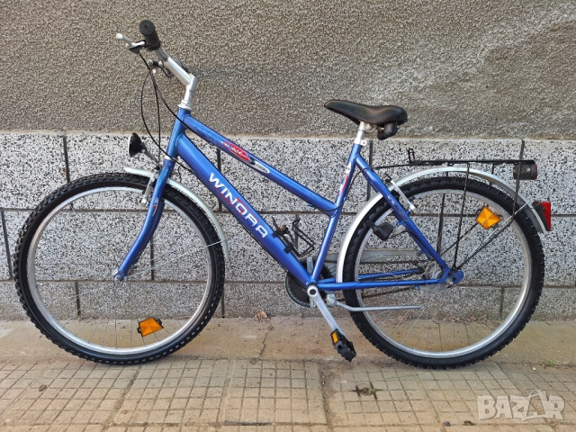 Велосипед градски 26 цола с калници и багажник отличен