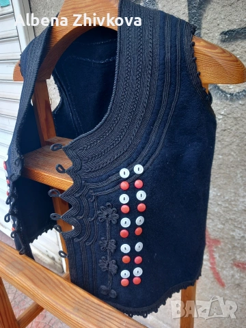 стар етнографски елек - дорамче с много гайтани и декорация, снимка 2 - Антикварни и старинни предмети - 53923456