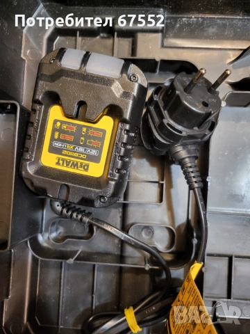 Безчетков ударен винтоверт DeWalt DCD709 с куфар батери и зарядно. Цената е крайна!, снимка 3 - Винтоверти - 53247829