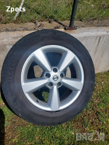 Оригинални джанти Нисан 17 цола с летни гуми Мишелин 215/65/R17