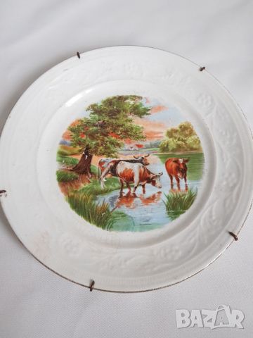 Стара порцеланова чиния за стена