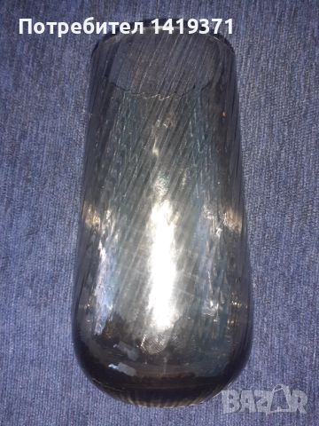 Голяма чаша от черно прозрачно стъкло