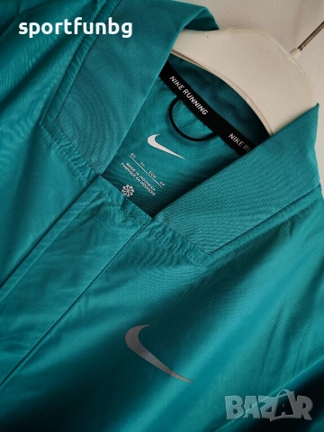 Дамско яке Nike Swoosh Run Jacket Womens, снимка 9 - Якета - 53870998