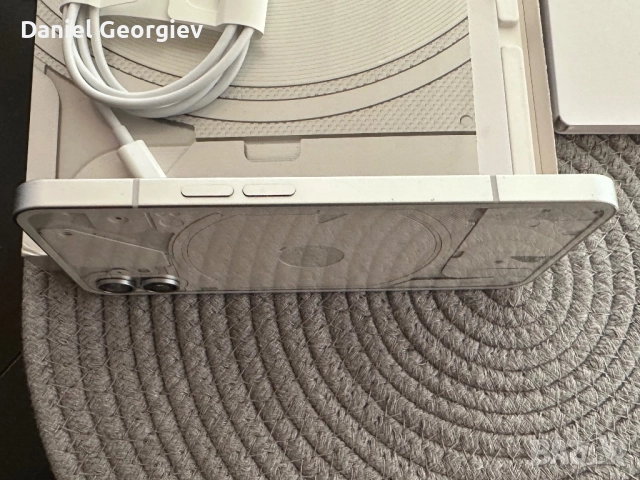 Nothing Phone 1 БЯЛ 256GB 8+2 GB RAM ДВЕ СИМ КАРТИ, снимка 5 - Други - 52561895