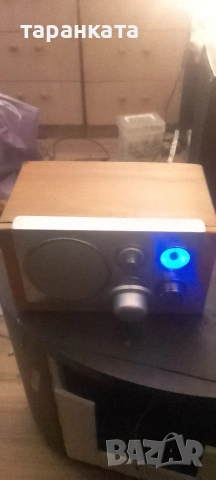 Радио приемник, часовник и аларма.