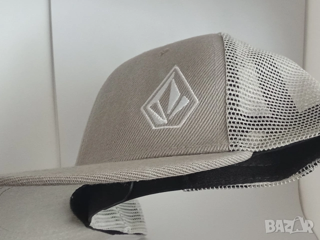OS Volcom Мъжка шапка с козирка с мрежа сива Trucker Cap Hat, снимка 2 - Шапки - 54074770
