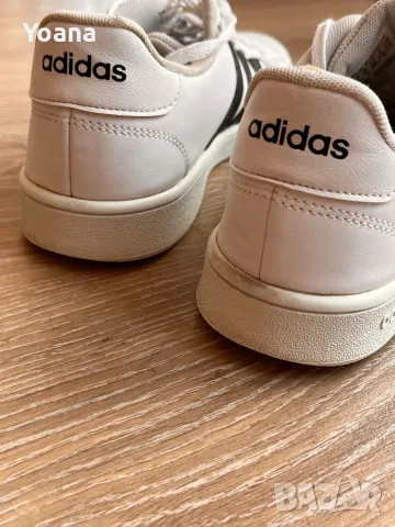 Оригинални дамски бели маратонки Adidas, снимка 2 - Маратонки - 47062919