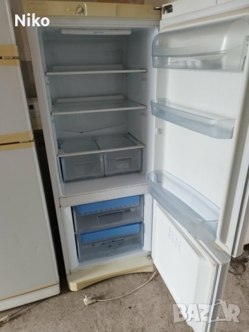 Хладилник с фризер Indesit , снимка 2 - Хладилници - 44941571