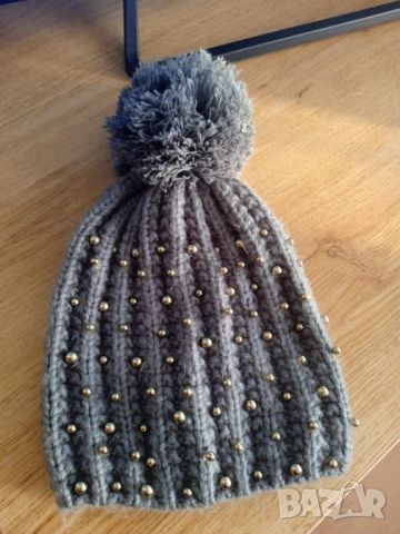 зимна дамска шапка от Швеция, снимка 2 - Шапки - 45717443