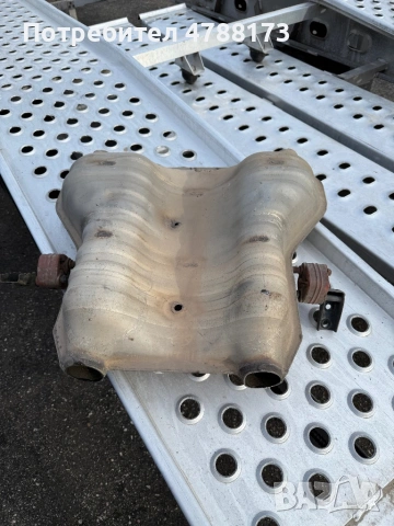 Средно гърне Jeep grand cherokee wk2 5.7, снимка 2 - Части - 54161457