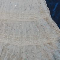 дълга бяла рокля с дантелена горна част и силно разкроена пола, дълга до глезена, номер М, С., снимка 4 - Рокли - 45298102