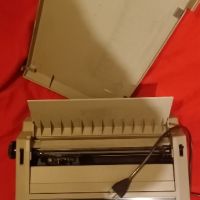 Пишеща машина , снимка 2 - Антикварни и старинни предмети - 45539344