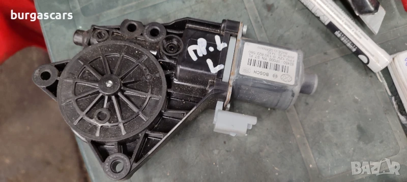 Моторче 82450-1P000 преден ляв стъклоповдигач Kia Venga - 60лв, снимка 1