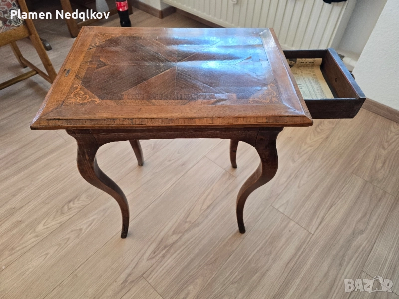 Масичка със украса от седеф., снимка 1