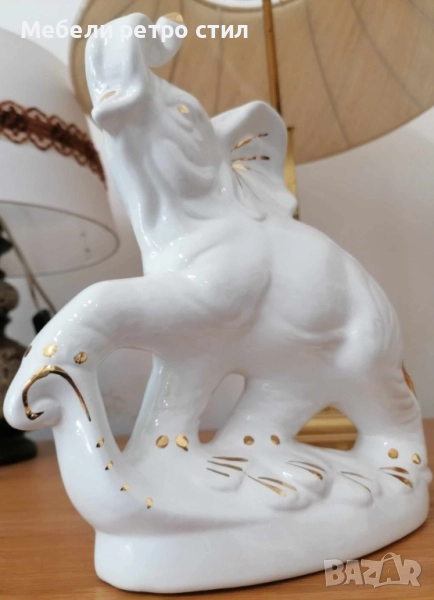 Красива и изящна фигура на слон с фини златисти орнаменти., снимка 1