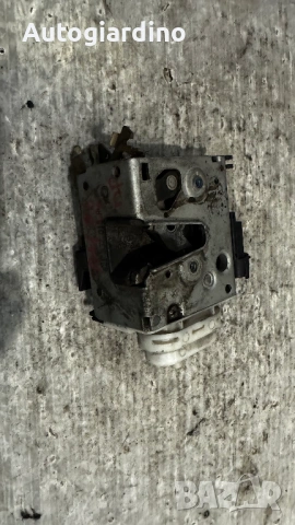 Брава за врата на Audi A4 - 801837015A, снимка 2 - Части - 53078229