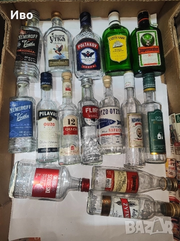 32бр. колекционерски стъклени бутилки от 200мл.