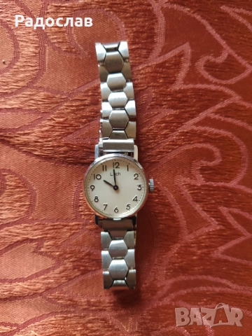 работещ дамски часовник Луч