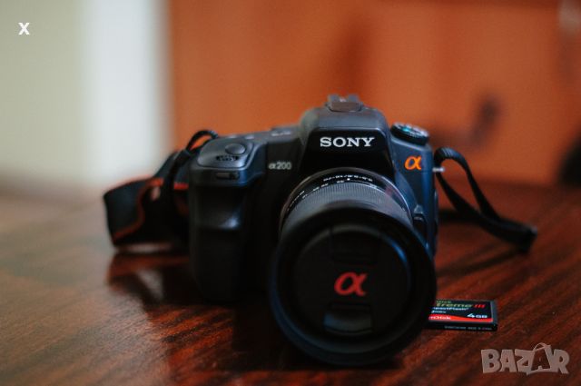 Фотоапарат с обектив Sony A200 + Sony DT 18-70mm f/3.5-5.6, снимка 1 - Фотоапарати - 46444190