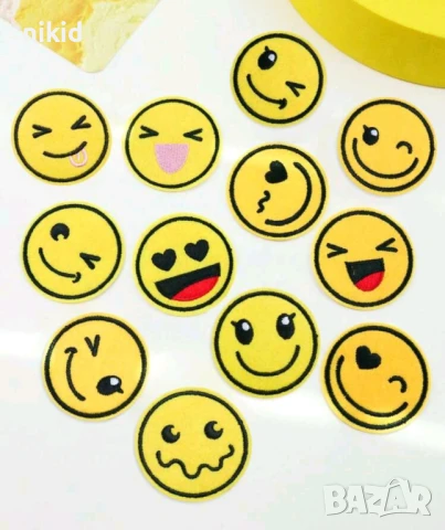 12 или 13 бр Емоджи емотикон The Emoji емблема апликация за дреха дрехи самозалепваща се еможи, снимка 3 - Други - 23132338