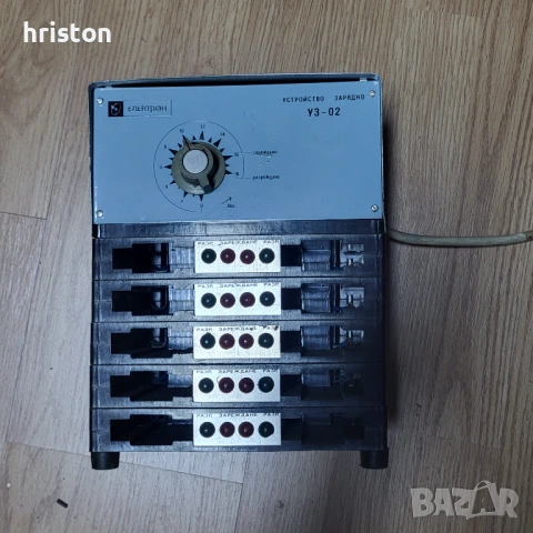 Продавам старо зарядно за батерии с механичен таймер от преди 90-те