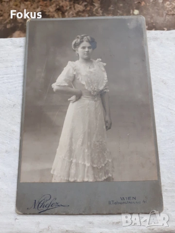 Стара снимка Австрия - дебел картон - жена