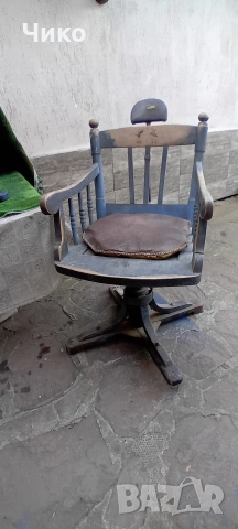 Стар дървен въртящ се бръснарски стол, снимка 3 - Антикварни и старинни предмети - 53865912