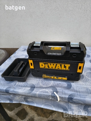 Куфар Dewalt