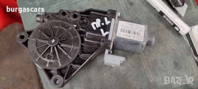 Моторче 82450-1P000 преден ляв стъклоповдигач Kia Venga - 60лв